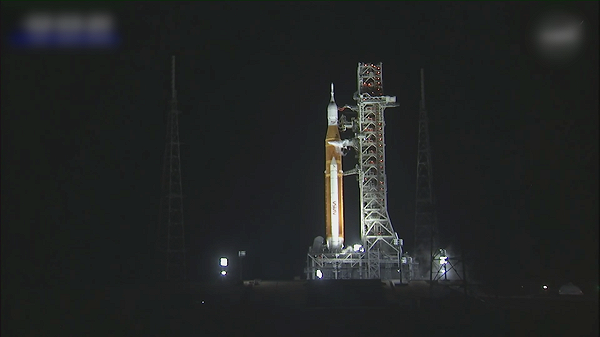 케네디 우주센터 발사대에 선 아르테미스 2호 관련 이미지(JTBC)