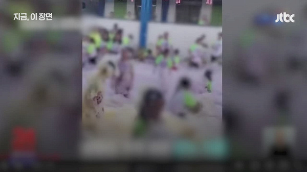 신나게 뛰놀던 초등학교 비누 거품 파티가 어린이 2명 참변으로 끝났다