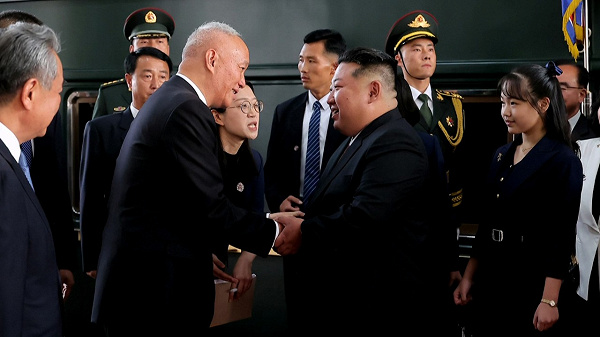 열병식 참관 모습