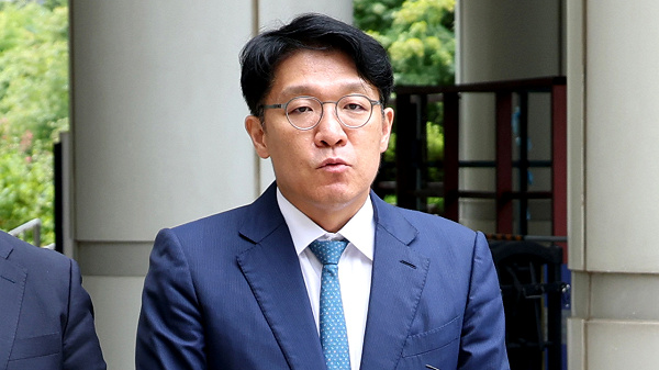 법원 앞 취재진