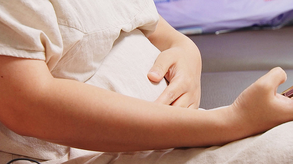 '뚝 끊긴' 경기도 산후조리 지원..."하루 차로 못 받아" 부글 - 뉴스 썸네일 이미지