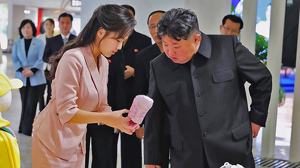 갑자기 번진 '김정은 사망설'에 북한이 급하게 꺼내든 사진 한 장